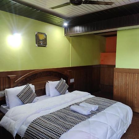 Hotel Deepraj, Kausani Eksteriør bilde