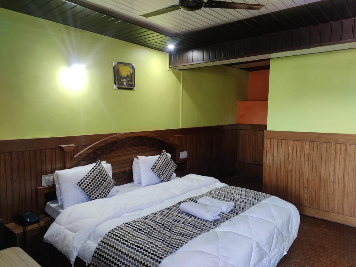 Hotel Deepraj, Kausani Eksteriør bilde