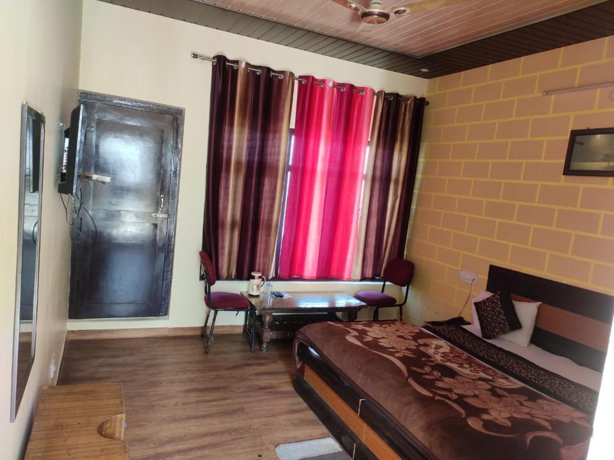 Hotel Deepraj, Kausani Eksteriør bilde