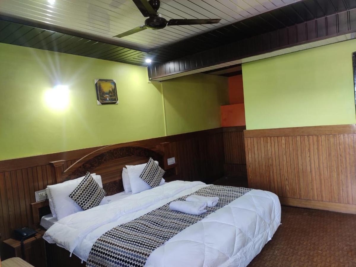 Hotel Deepraj, Kausani Eksteriør bilde