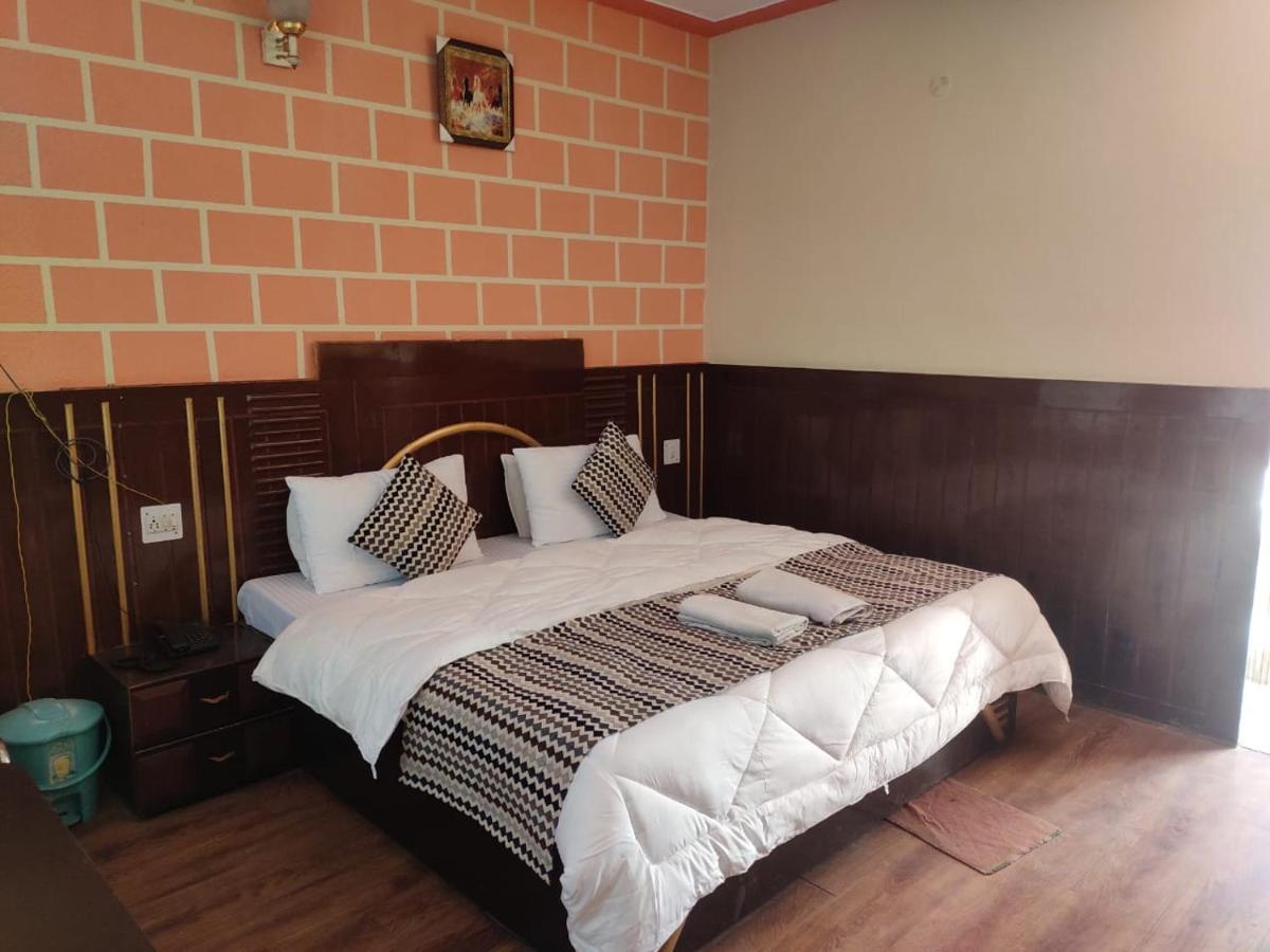 Hotel Deepraj, Kausani Eksteriør bilde