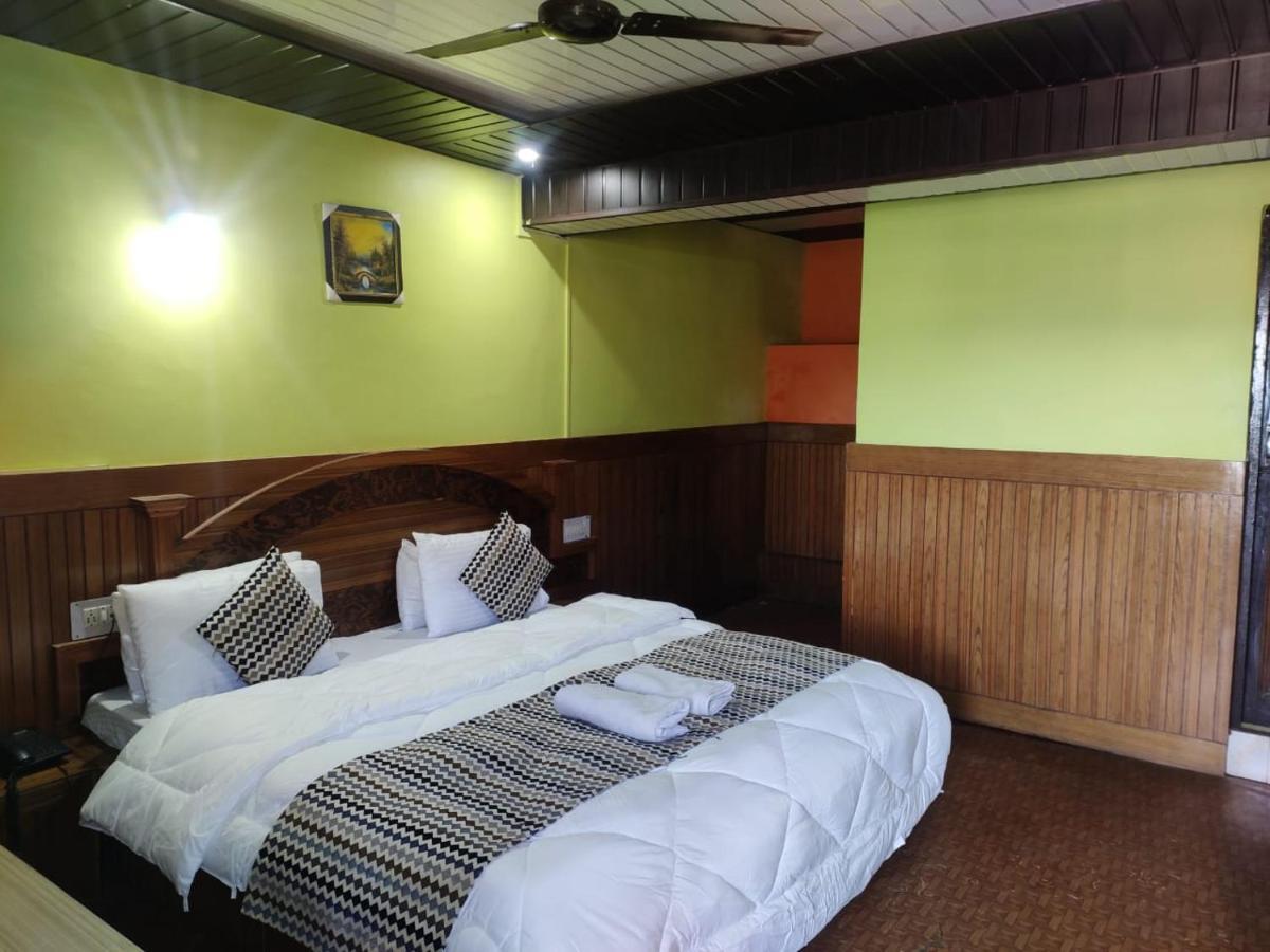 Hotel Deepraj, Kausani Eksteriør bilde