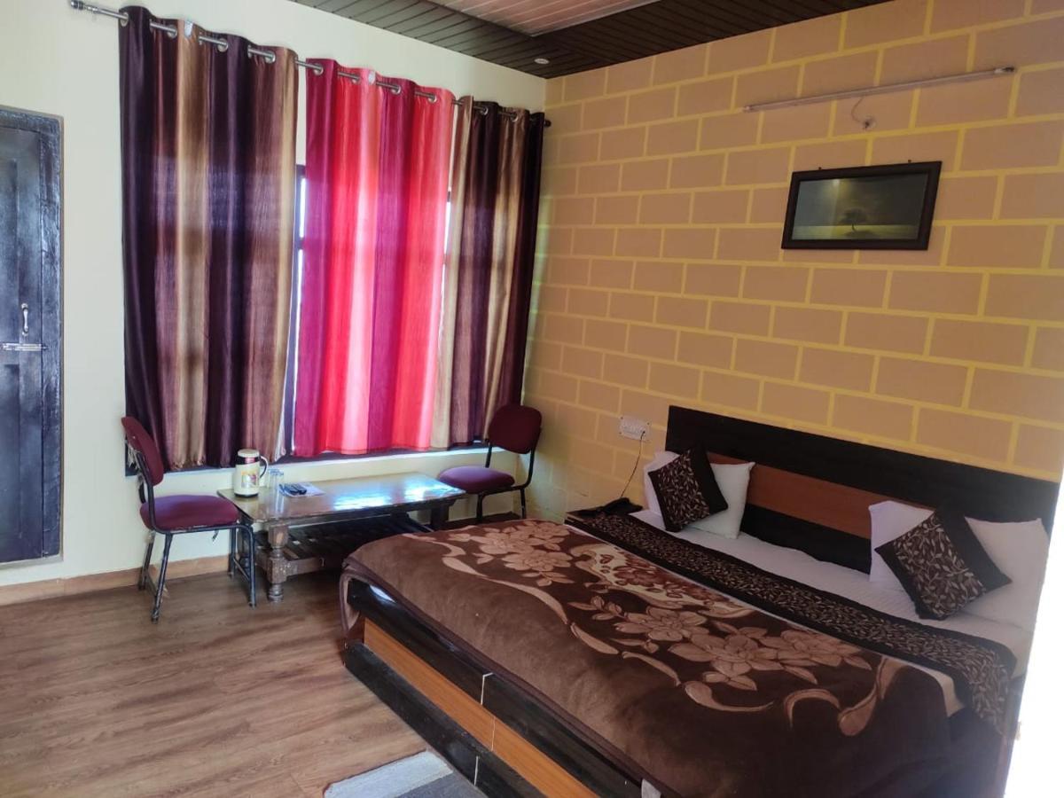 Hotel Deepraj, Kausani Eksteriør bilde