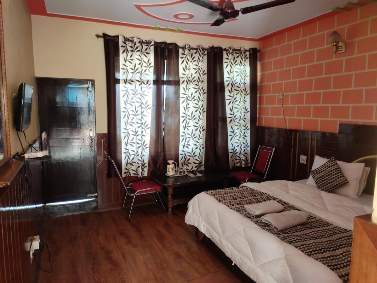 Hotel Deepraj, Kausani Eksteriør bilde