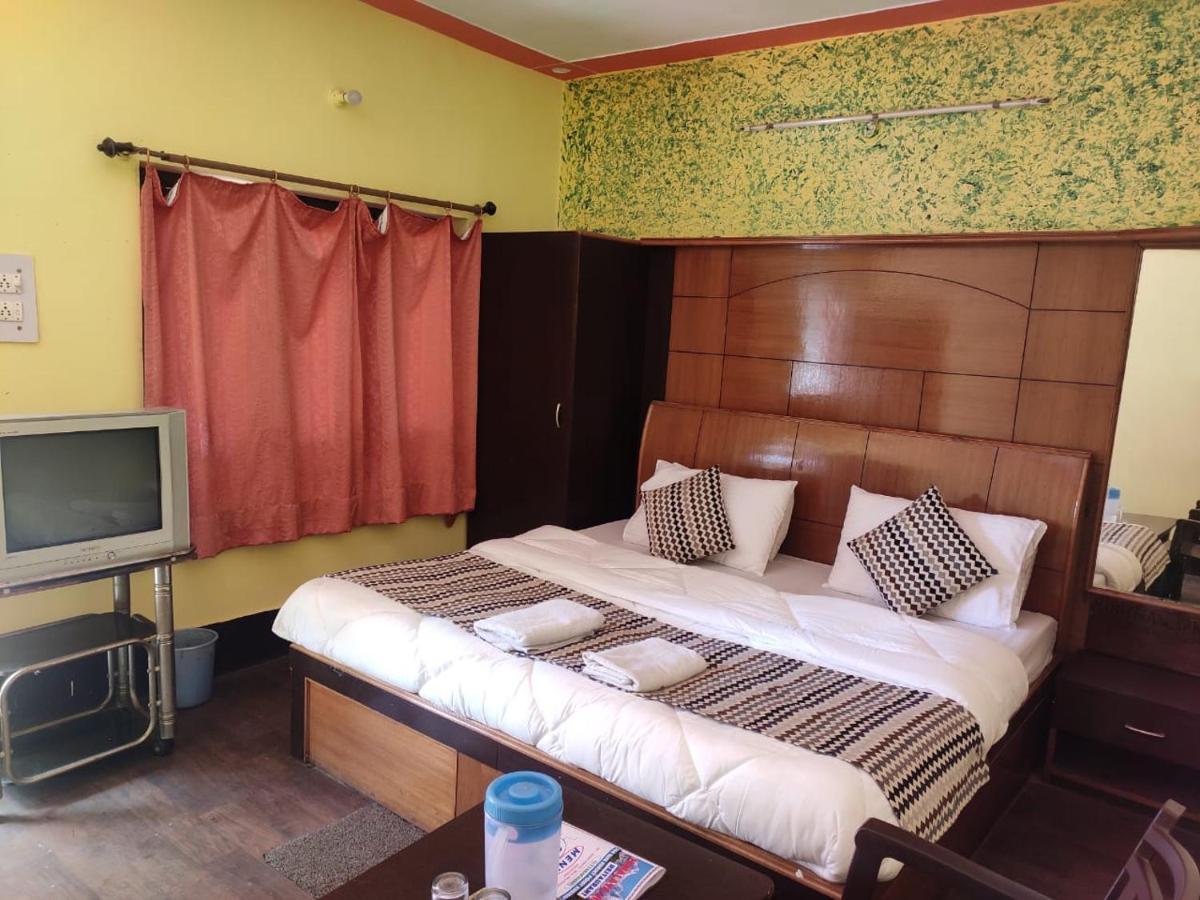 Hotel Deepraj, Kausani Eksteriør bilde