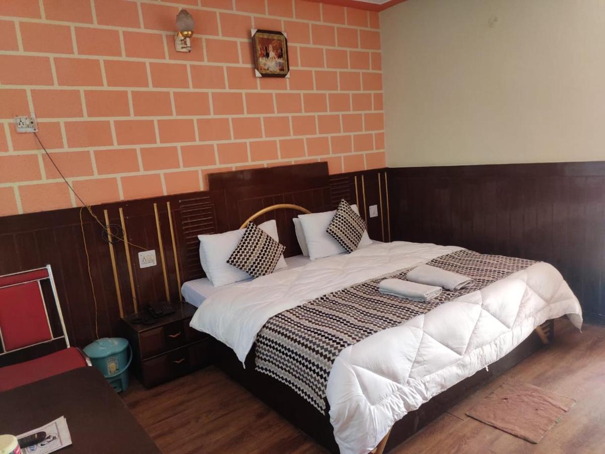 Hotel Deepraj, Kausani Eksteriør bilde