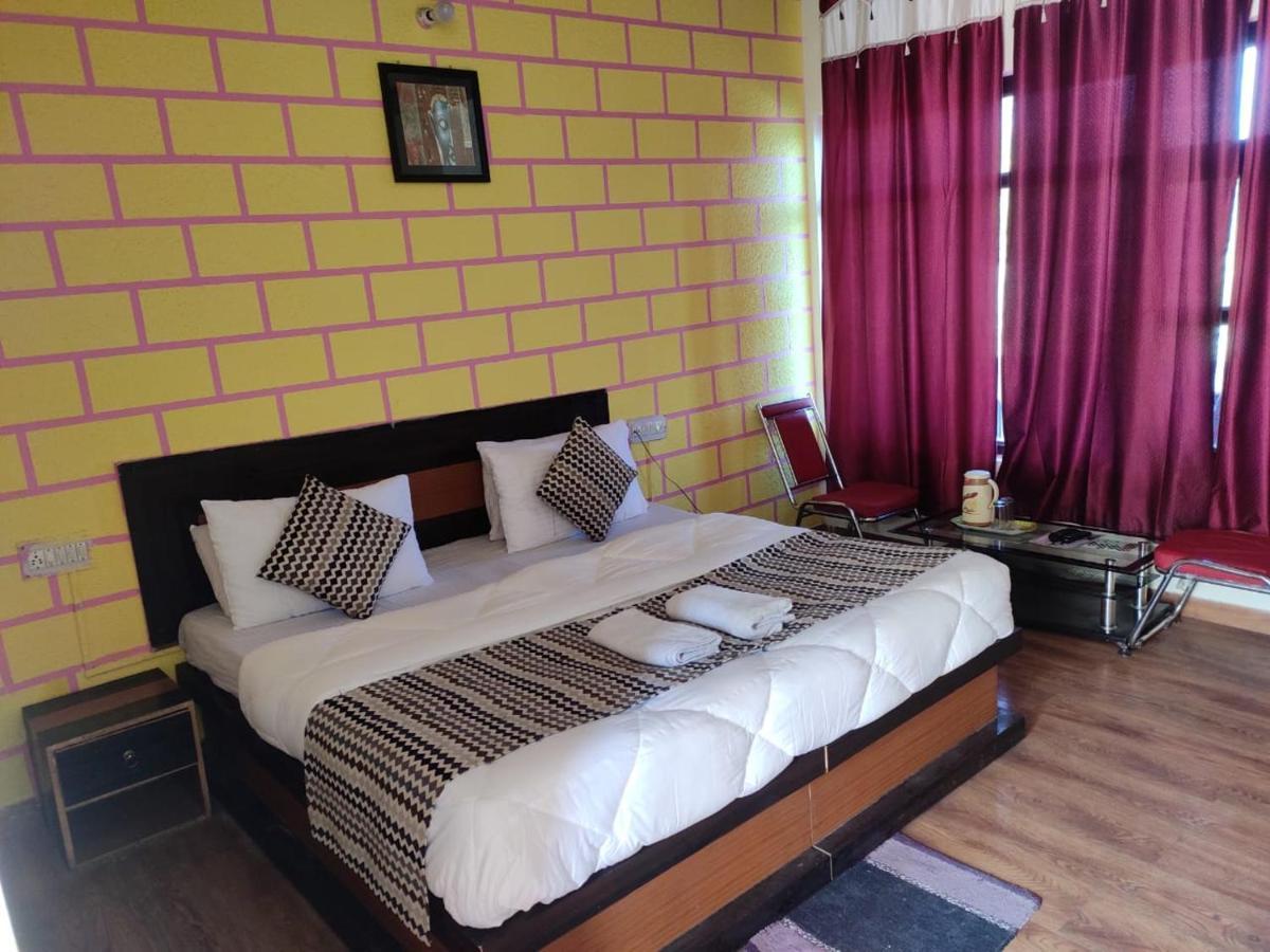 Hotel Deepraj, Kausani Eksteriør bilde