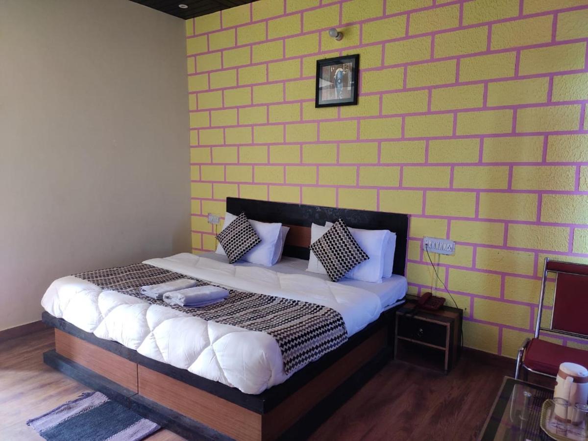 Hotel Deepraj, Kausani Eksteriør bilde