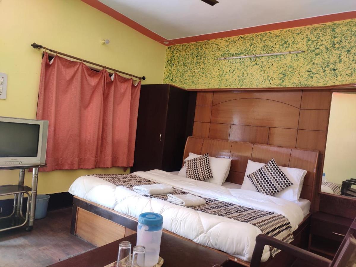 Hotel Deepraj, Kausani Eksteriør bilde