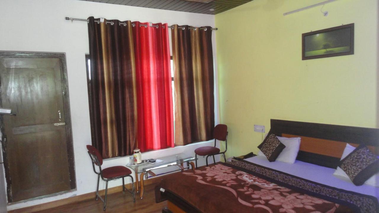Hotel Deepraj, Kausani Eksteriør bilde