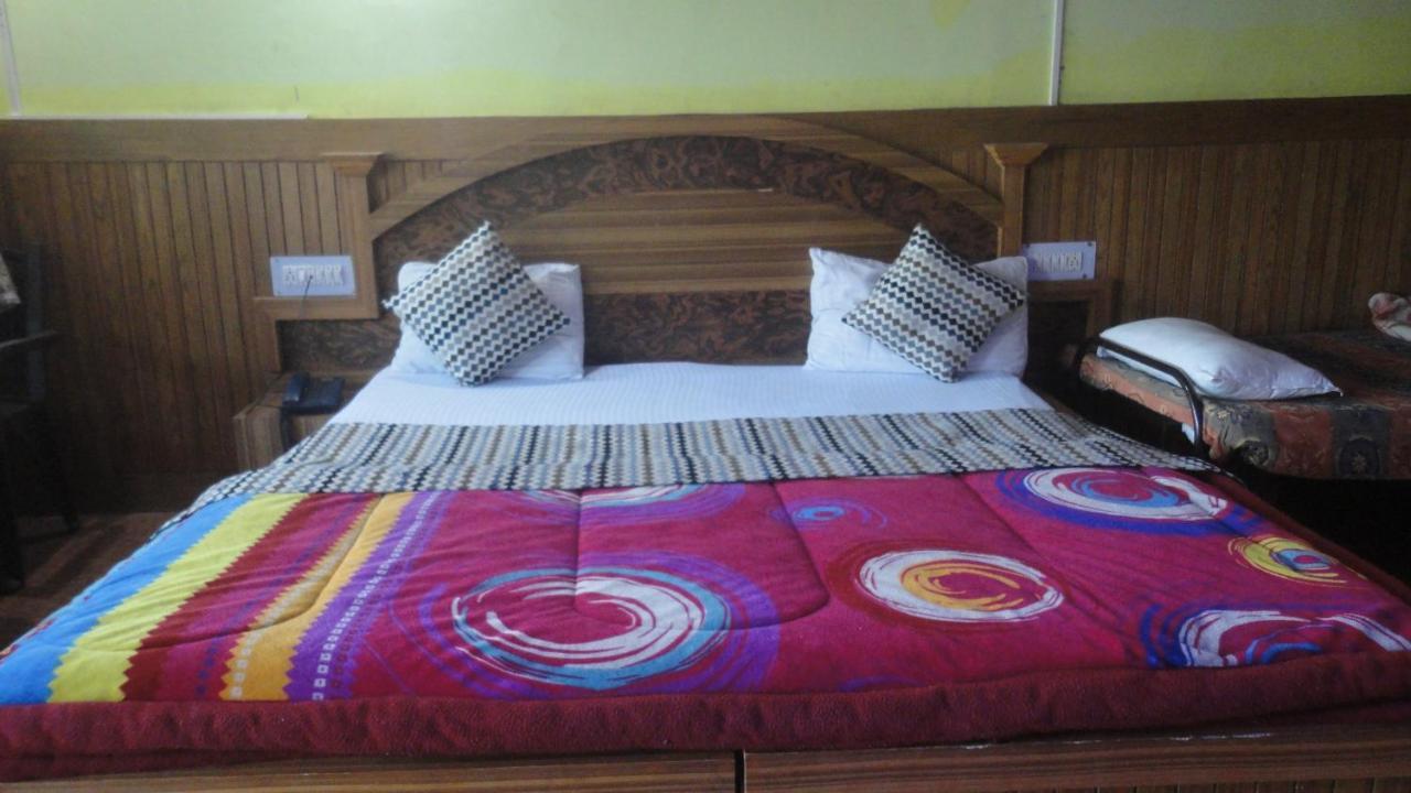Hotel Deepraj, Kausani Eksteriør bilde